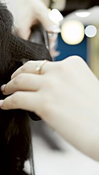 Coiffeur, cheveux, shampoing, brushing, soin, coiffure, ch&acirc;tain, laver, nettoyer, massage, couleur, huile, rincer, lisser, friser, couper, brosser, peigner, d&eacute;s&eacute;paissir, ajuster, &eacute;galiser, lisse, bouc