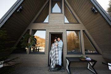 Couple in love on terrace off grid tiny house in the mountains. - obrazy, fototapety, plakaty