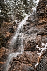 Wasserfall im Schnee