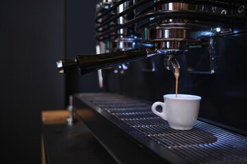 Making coffee on a espresso machine. Coffee machine filling up coffee cup.