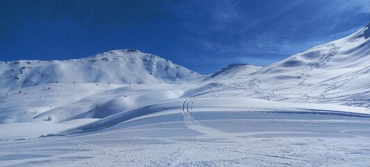 Empty wilderness ski domain snowy, vue nature alpine enneigée hiver domaine skiable Bruson,...