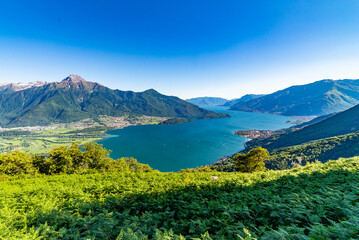 Panorama on the upper lake of Como, with the villages of Gera Lario, Domaso, and the mountains that overlook them.
