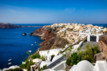Obraz premium The Rocky Headland with the Beautiful Village of Oia on Santorini, Greece