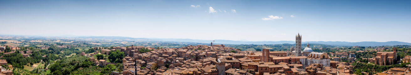 Fototapeta premium Blick auf eine Stadt in der Toskana in Italien