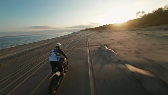 Tracking a motocross near the ocean coast with fpv 
