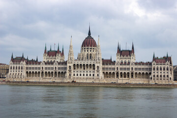 Fototapeta na wymiar hungarian parliament building on danube river