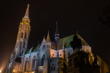 Obraz premium Matthias Church Night Lights Statue Silhouette