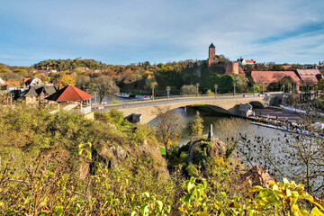 die Burg Giebichenstein in Halle an der Saale im Herbst - Castle in Halle in autumn, Germany - 582278401