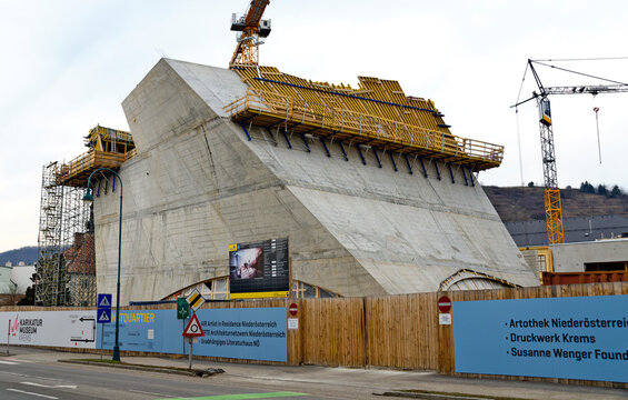 shell construction of the new gallery of the country Lower Austria at Krems-Stein