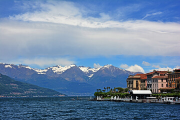 Fototapeta na wymiar Along Lake Como, Italy