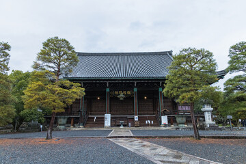 日本　京都府京都市の嵯峨嵐山にある清凉寺の本堂