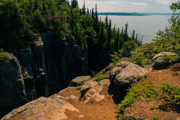 Obraz premium Elevator rock formations at the top of the sleeping giant in Sleeping Giant Provincial Park, Northern Ontario