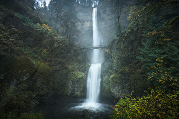 Fototapeta premium Long exposure of Multnomah Falls, Oregon