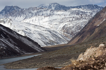 Embalse el Yeso en el Cajón del Maipo, Cordillera de los Andes