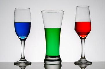 Uma linda mistura de cores em uma linda foto de bebidas.