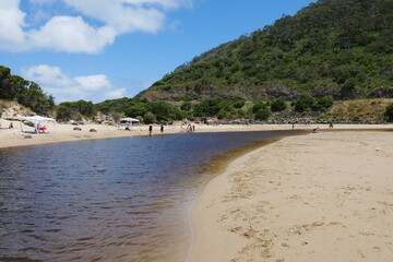  Flussm&uuml;ndung mit Strand an der Great Ocean Road in Australien