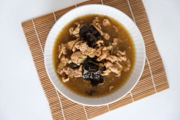 stir fried chicken with black fungus mushroom