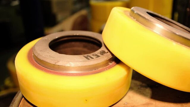 Conveyor rollers with polyurethane coating