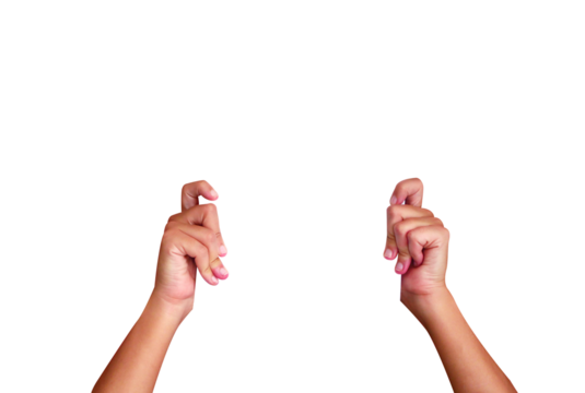 Des mains tenant une feuille blanche de taille A4, détourées, sur fond transparent