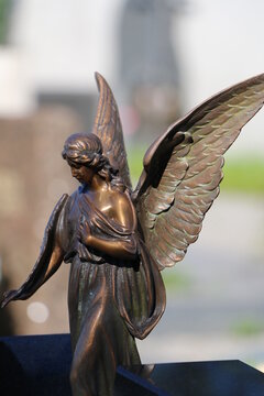 Antiker Engel aus Bronze