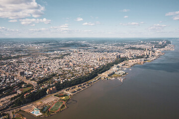 Obraz premium Looking over New York City