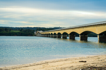 Fototapeta premium 島に架かる大きな橋