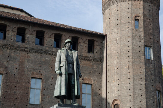 Torino statua in piazza castello