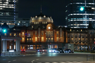 夜の東京駅：丸の内口アップ（加工あり）