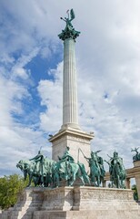 Obraz premium Vertical shot of the Millennium Monument in Heroes' Square in Budapest, Hungary