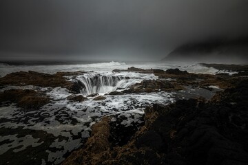 View of Thor's Well on a cloudy day. Oregon, Cape Perpetua Scenic Area, USA.