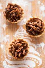 Chocolate caramel tartlets  - 582514665