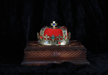 crown on a box, black velvet