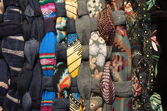 Muster gewebter Flickenteppich aus bunten Textilien