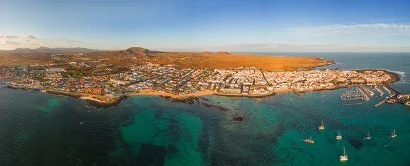 Photo sur Plexiglas les îles Canaries Spectacular high level panoramic aerial view of the early morning sunshine on Corralejo Fuerteventura Spain
