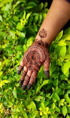 Simple Henna art  on hands 
