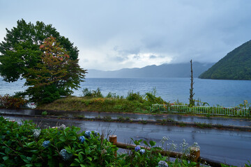 北海道　雨の支笏湖モーラップ
