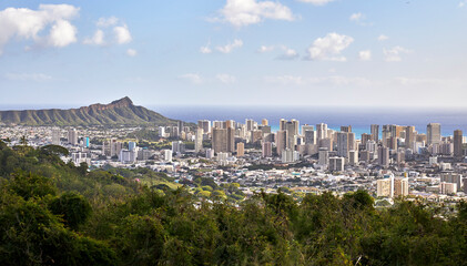 Fototapeta premium Skyline View of Waikiki, Oahu, Hawaii with Diamond Head Crater in the Background