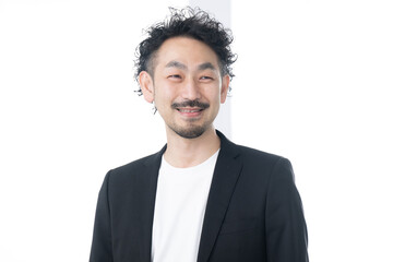 笑顔の髭のビジネスマンのイメージ