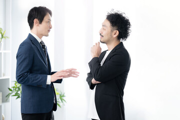 Image of a business-friendly male team for meetings, etc.