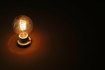 暗いところで光る豆電球