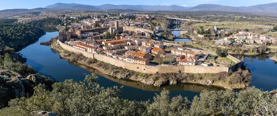 Foto op Canvas Landscape with a view of the walled town of Buitrago del Lozoya and the river from the mountains © josevgluis