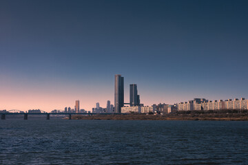 Naklejka premium 오늘의 한강