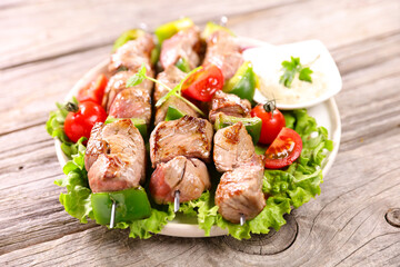 grilled beef skewer with lettuce and sauce