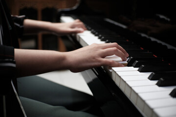 Fototapeta na wymiar Beautiful asian girl learn to play piano.