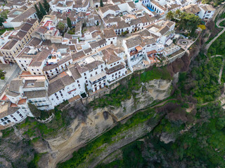 vista aérea de las casas colgantes del tajo de Ronda, España