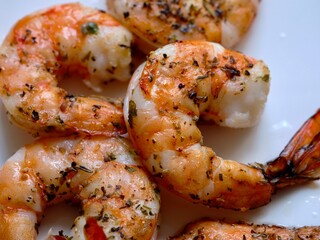 Sautéed shrimps with herbs, salt and pepper