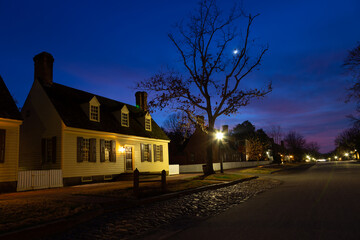 The Duke of Gloucester street seen during a winter evening, Williamsburg, Virginia, USA - obrazy, fototapety, plakaty