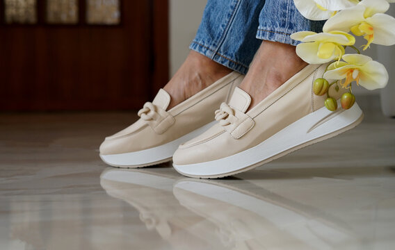 Confortable woman shoes spring footwear collection