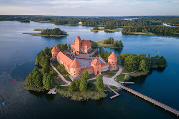 Trakai Castle with lake and forest in background.  Lithuania. - obrazy, fototapety, plakaty