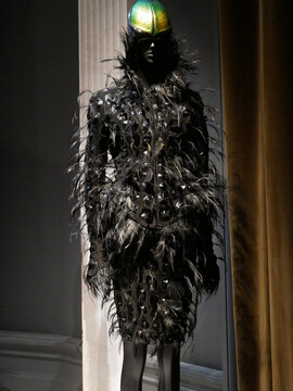Thierry Mugler : "Insect" helmet sculpted by Jean-Jacques Urcun. Skirt suit. Black suede encrusted with patent leather, embroidered with heron, goose and rooster feathers. Haute couture,  1997.